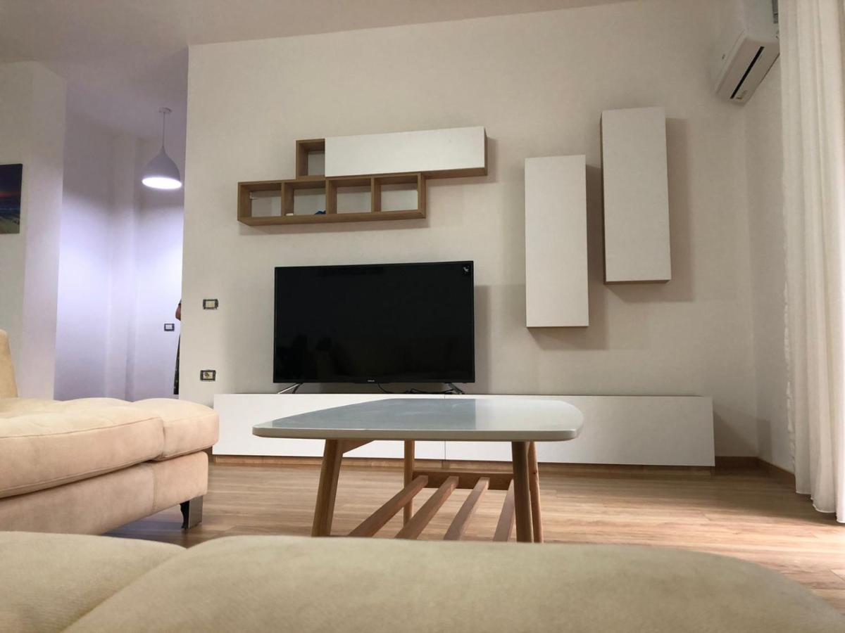 Lovely Sea View Apartment Vlorë Exteriör bild